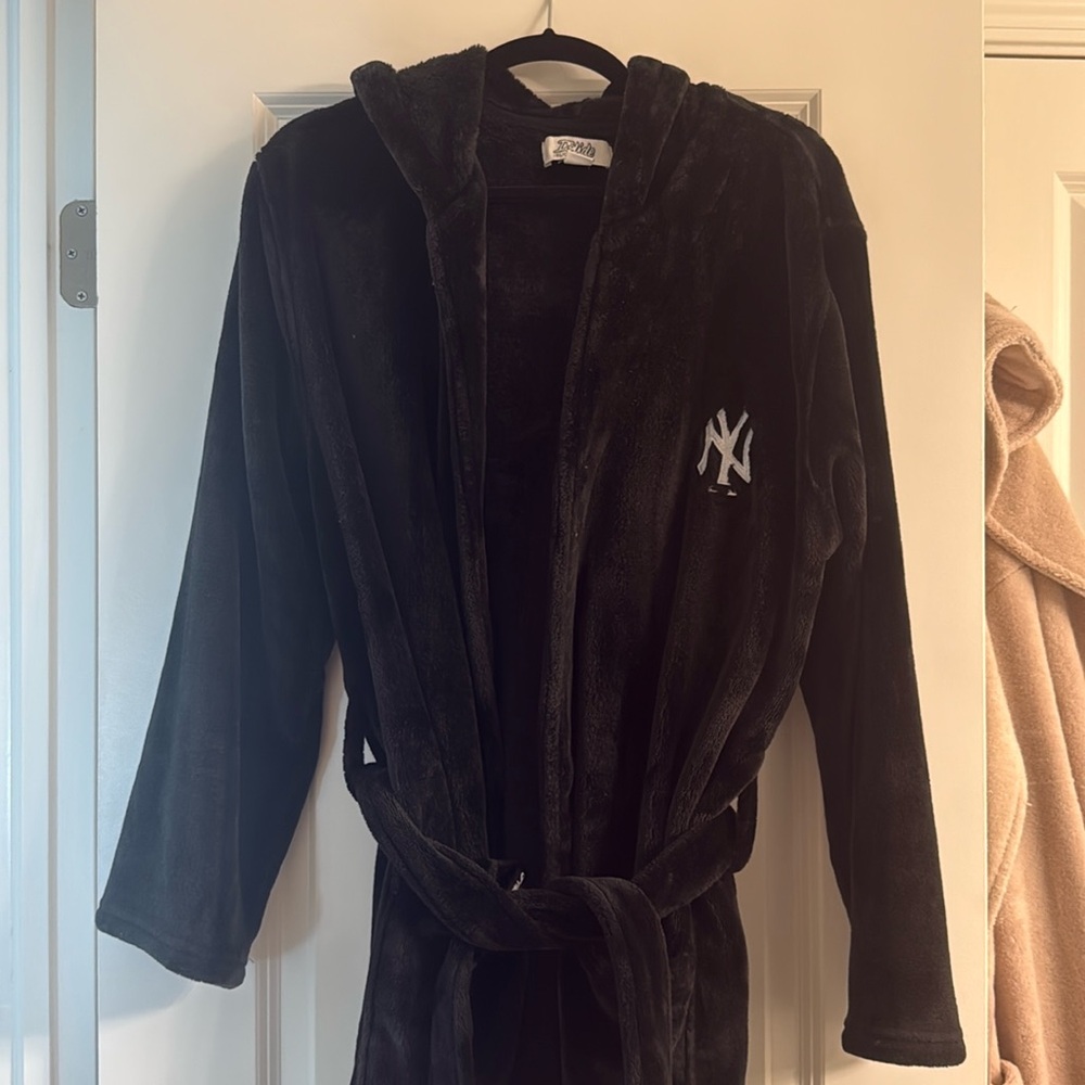Yankees Plush Robe